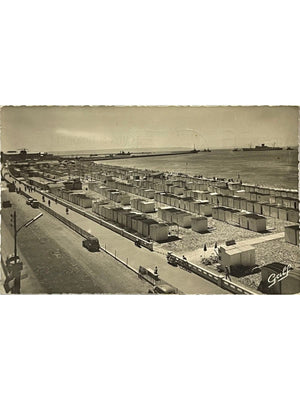 Le Havre – La plage et les cabines vers les jetées – CPSM n° 75, 1955