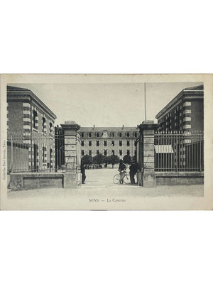 Sens (Yonne) – La Caserne et bicyclette – CPA vers 1900