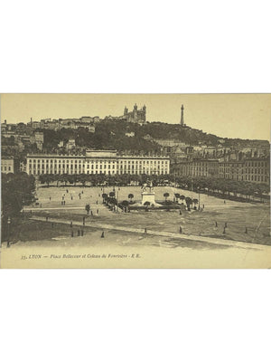 Lyon – Place Bellecour et coteau de Fourvière – CPA n°35 E. R.