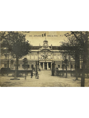 CPA Angers – Hôtel de Ville, vue animée – n° 109