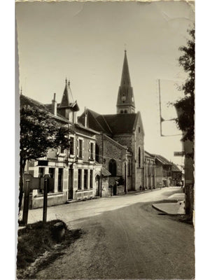 Sermérieu (Isère) – L'église et l'école – CPSM