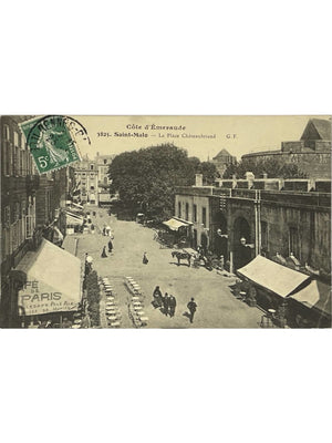 Saint-Malo – Place Chateaubriand animée, Café de Paris et attelage – CPA n° 3825