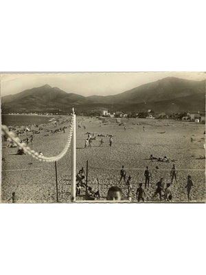 Argelès-sur-Mer – La plage animée et volley-ball – CPSM 1958