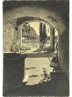 Les Baux-de-Provence – L'Oustau de Baumanière et sa terrasse – CPSM