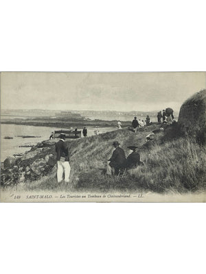 Saint-Malo – Touristes au tombeau de Chateaubriand – LL n°149 – CPA