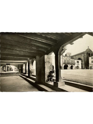 Montréal-du-Gers – Place à arcades et église – CPSM 1960