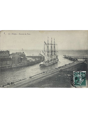 Dieppe – Entrée du port et grand voilier – CPA n°157