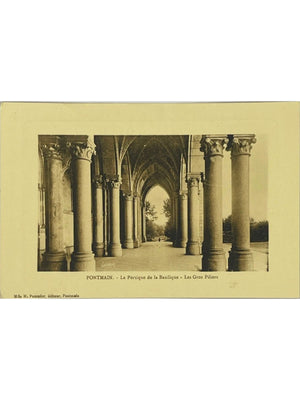 Pontmain – Portique de la basilique et gros piliers – CPA ancienne