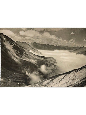 Barèges – Mer de nuages dans la vallée, vue du Tourmalet – CPSM 1955