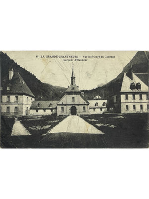 La Grande Chartreuse – Cour d'honneur du couvent – Saint-Pierre-de-Chartreuse CPA