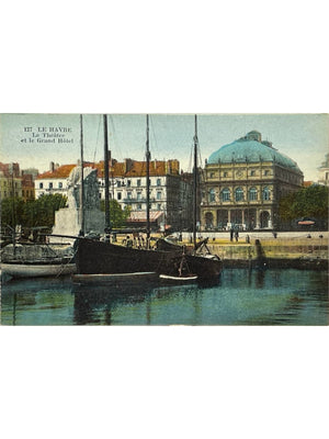 Le Havre – Le Théâtre et le Grand Hôtel, bassin et bateaux – CPA n°127