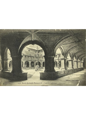 Saint-Guénolé-Penmarc'h – Intérieur du cloître – CPA Villard n° 2152