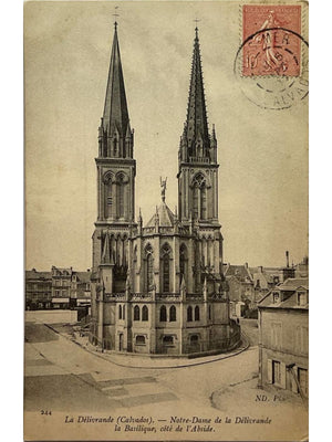 Douvres-la-Délivrande – Basilique Notre-Dame, côté de l'abside – CPA 1910