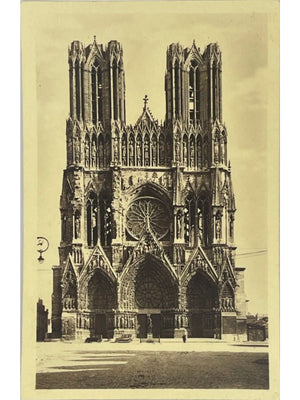Reims – Cathédrale Notre-Dame, façade et automobiles – CPA P. 20