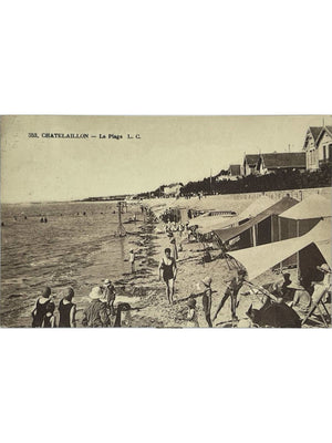Châtelaillon-Plage – La plage animée et les tentes de bains – CPA n° 353
