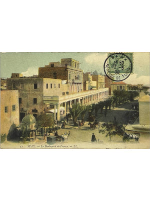 Sfax – Le Boulevard de France, scène animée et attelages – CPA 1908