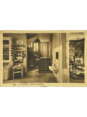 Lourdes – Hôtel Corona, intérieur et vente de cierges – CPA n° 2