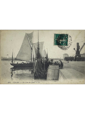 Calais – Un coin du quai, voiliers et grue portuaire – CPA n°174 LL.
