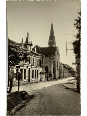 Sermérieu (Isère) – L'église et l'école – CPSM n° 13353