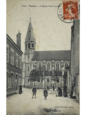 Vatan (Indre) – Église Saint-Laurent et rue animée – CPA n°514