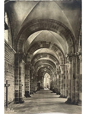 Vézelay – Basilique, nef latérale nord – Carte postale 1958