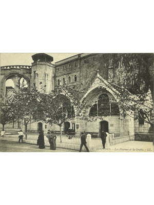 Lourdes – Les Piscines et la Grotte – CPA LL n° 78