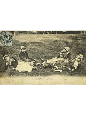 Marcillat-en-Combraille (Allier) – La Sieste, quatre femmes en costumes régionaux – CPA