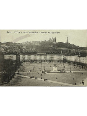 Lyon – Place Bellecour et coteau de Fourvière – CPA n° 5154