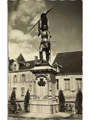 Saint-Pierre-le-Moûtier – Statue de Jeanne d'Arc – CPSM n° 27
