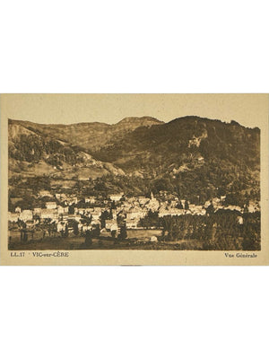 Vic-sur-Cère (Cantal) – Vue générale et montagnes – CPA LL.17