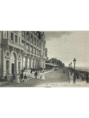 Cabourg – La Digue et le Grand Hôtel – CPA n°86 L.L.