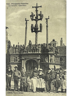 Carte postale – Plougastel-Daoulas – Le Calvaire, côté ouest et costumes bretons – Villard n° 6351