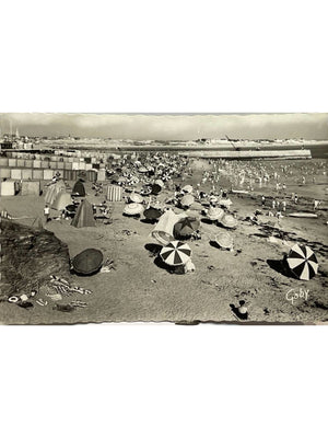 Croix-de-Vie – La plage, cabines et parasols – CPSM 1963