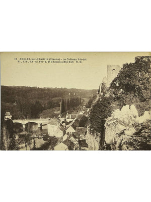 Angles-sur-l'Anglin (Vienne) – Château féodal et l'Anglin, côté est – CPA n°16
