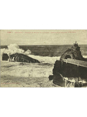 Biarritz – Tempête au Rocher de la Vierge et passerelle – CPA n° 1286 D