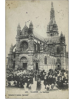 Sainte-Anne-d'Auray – La basilique et la foule – CPA n° 2087