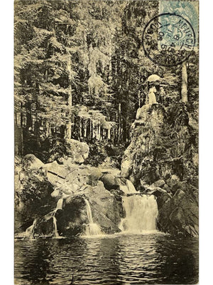 Le Val-d'Ajol – Cascade en forêt avec deux promeneuses – CPA 1906