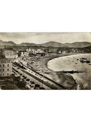 Saint-Jean-de-Luz – Grande Plage et baie animées – CPSM années 1950