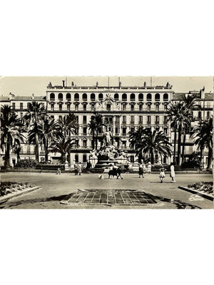 Toulon – Place de la Liberté et fontaine – CPSM n° 10