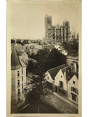 Bourges – Vue centrale et cathédrale Saint-Étienne depuis l'Hôtel des Postes