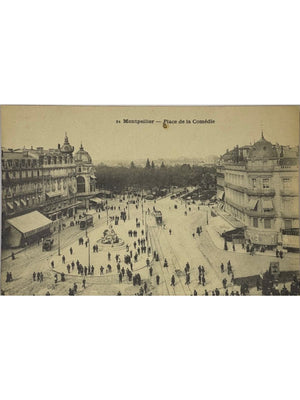 Montpellier – Place de la Comédie, tramways et foule – CPA n° 21