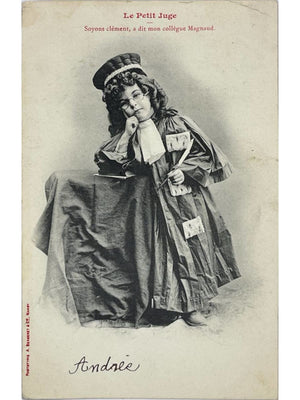 Le Petit Juge – Andrée en costume de magistrat – CPA Bergeret Nancy