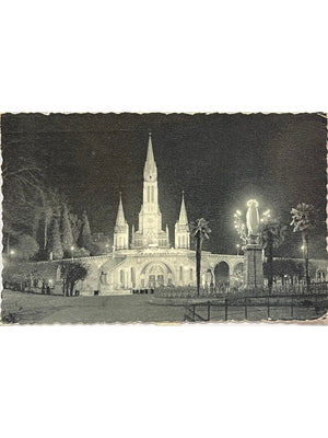 Carte postale – Lourdes – Basilique et Vierge couronnée illuminées, 1955