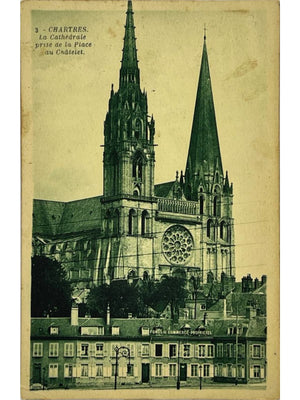 CPA Chartres – Cathédrale Notre-Dame depuis la place du Châtelet – n°3