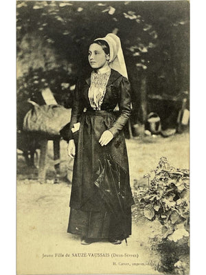 Sauzé-Vaussais – Jeune fille en costume traditionnel – CPA 1912
