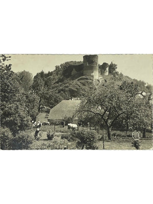 Hierges (Ardennes) – Le donjon et paysage rural – CPSM n° 40