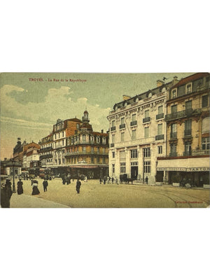 Troyes – Rue de la République animée et Société Générale – CPA colorisée