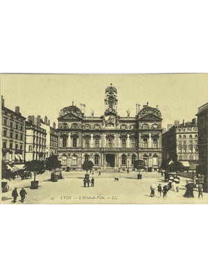 Lyon – Hôtel de Ville et place animée – CPA LL n°49