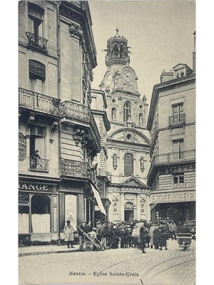 Nantes – Église Sainte-Croix et scène de rue animée – CPA vers 1900