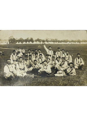 Militär-Fotopostkarte – Soldatengruppe vor einem Zeltlager – um 1904–1918